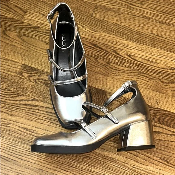 Beautiful Ladies Silver Mary Jane’s - Picture 1 of 8